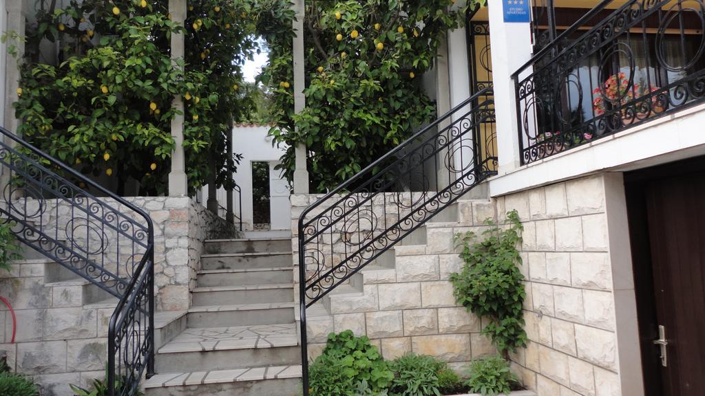 Guesthouse Apartment Bozica ボル エクステリア 写真