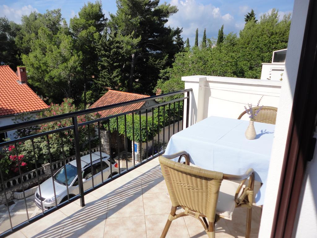 Guesthouse Apartment Bozica ボル エクステリア 写真
