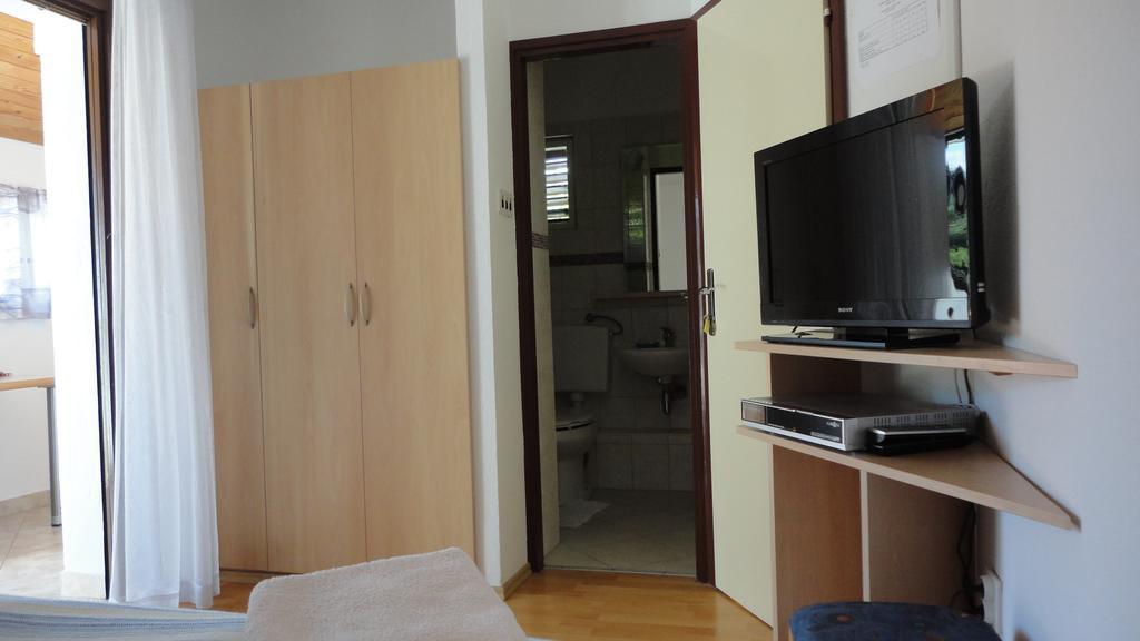 Guesthouse Apartment Bozica ボル エクステリア 写真