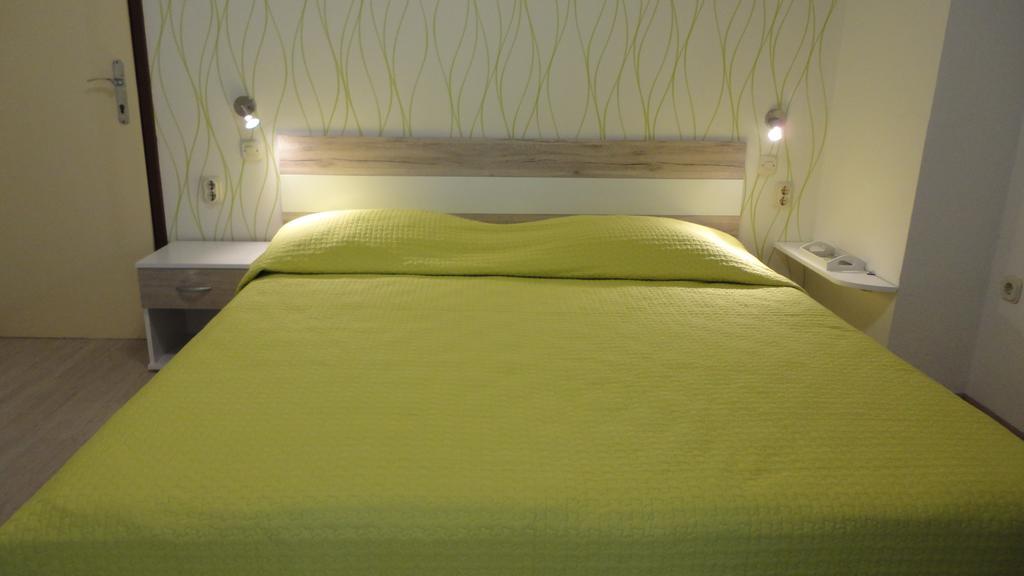 Guesthouse Apartment Bozica ボル エクステリア 写真